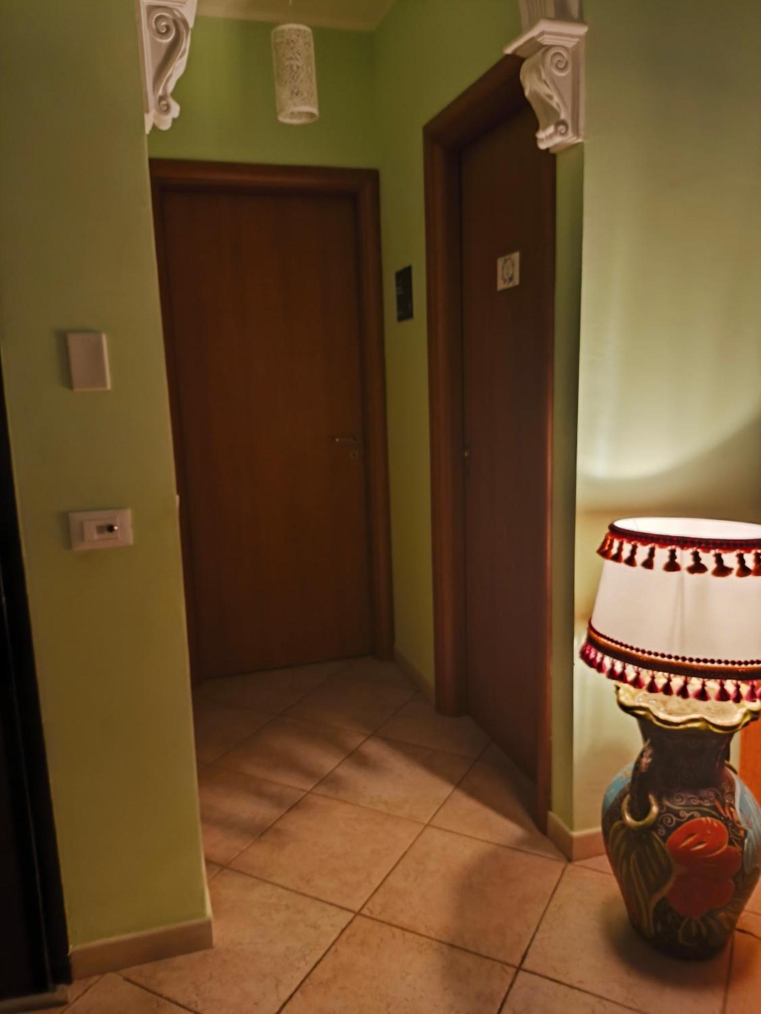 Rainbow Apartment Scordia エクステリア 写真
